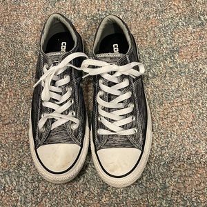 Converse. Never worn. Size 7